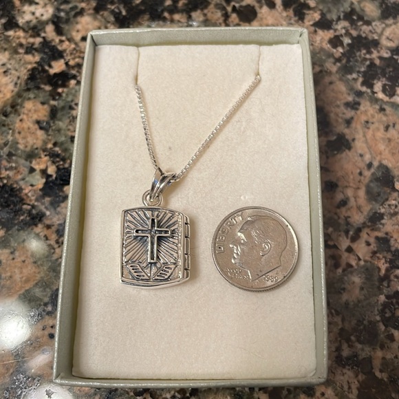 Sterling Silver Locket Bible Pendant. Holy Bible Front Cross Back. 118.00 NWT - Picture 5 of 8